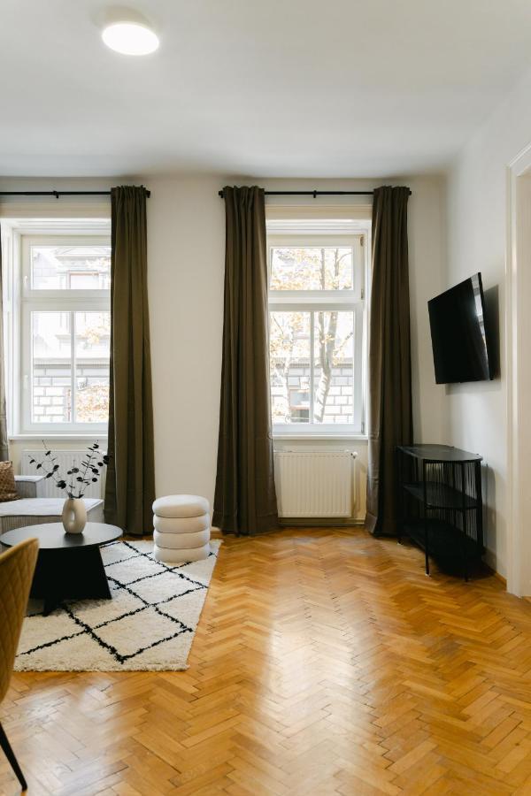 Cozy Apt Perfect For 4-6 Tv Metro Self-Checkin فيينا المظهر الخارجي الصورة