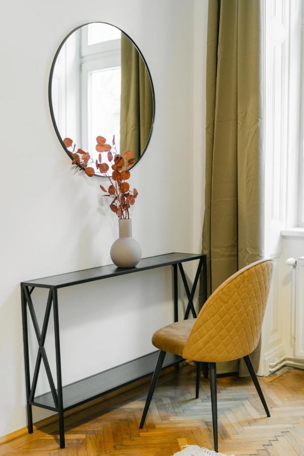 Cozy Apt Perfect For 4-6 Tv Metro Self-Checkin فيينا المظهر الخارجي الصورة