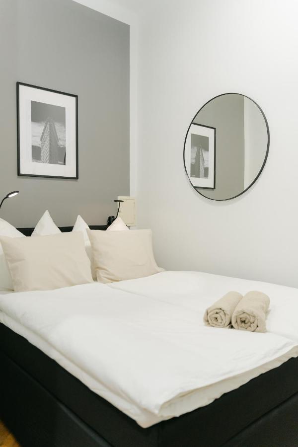 Cozy Apt Perfect For 4-6 Tv Metro Self-Checkin فيينا المظهر الخارجي الصورة