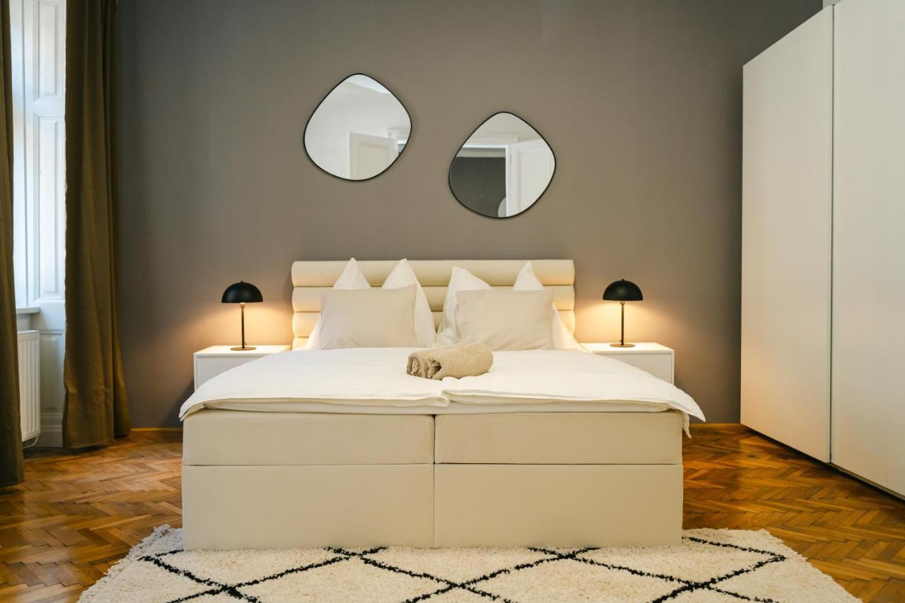 Cozy Apt Perfect For 4-6 Tv Metro Self-Checkin فيينا المظهر الخارجي الصورة