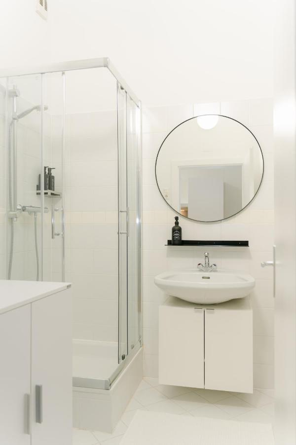 Cozy Apt Perfect For 4-6 Tv Metro Self-Checkin فيينا المظهر الخارجي الصورة